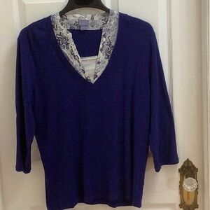 Women top. Pull over color deep blue made by Laura Scott XL.
